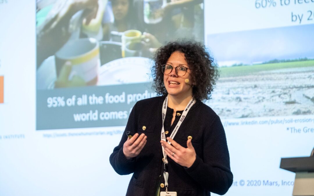 2024 Petfood Forum Europe female speaker in front of presentation screen