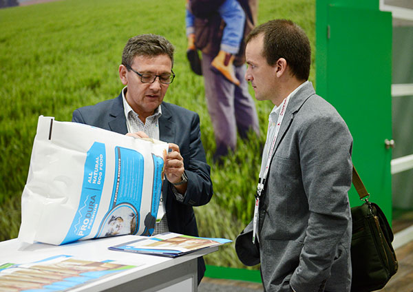 Pet food packaging supplier talks to show attendee