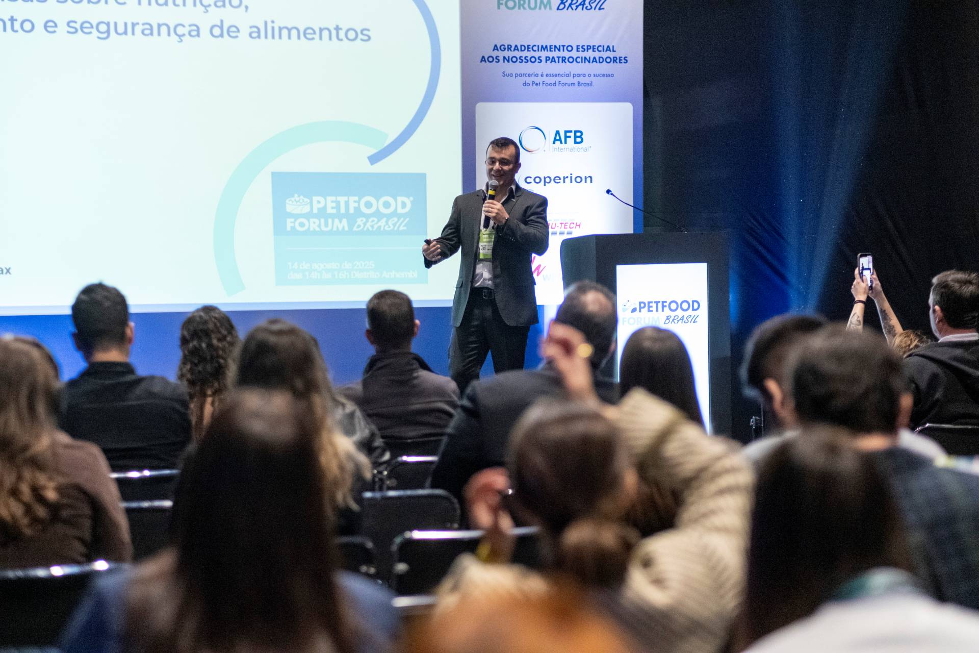Male speaker on stage at Petfood Forum Brasil